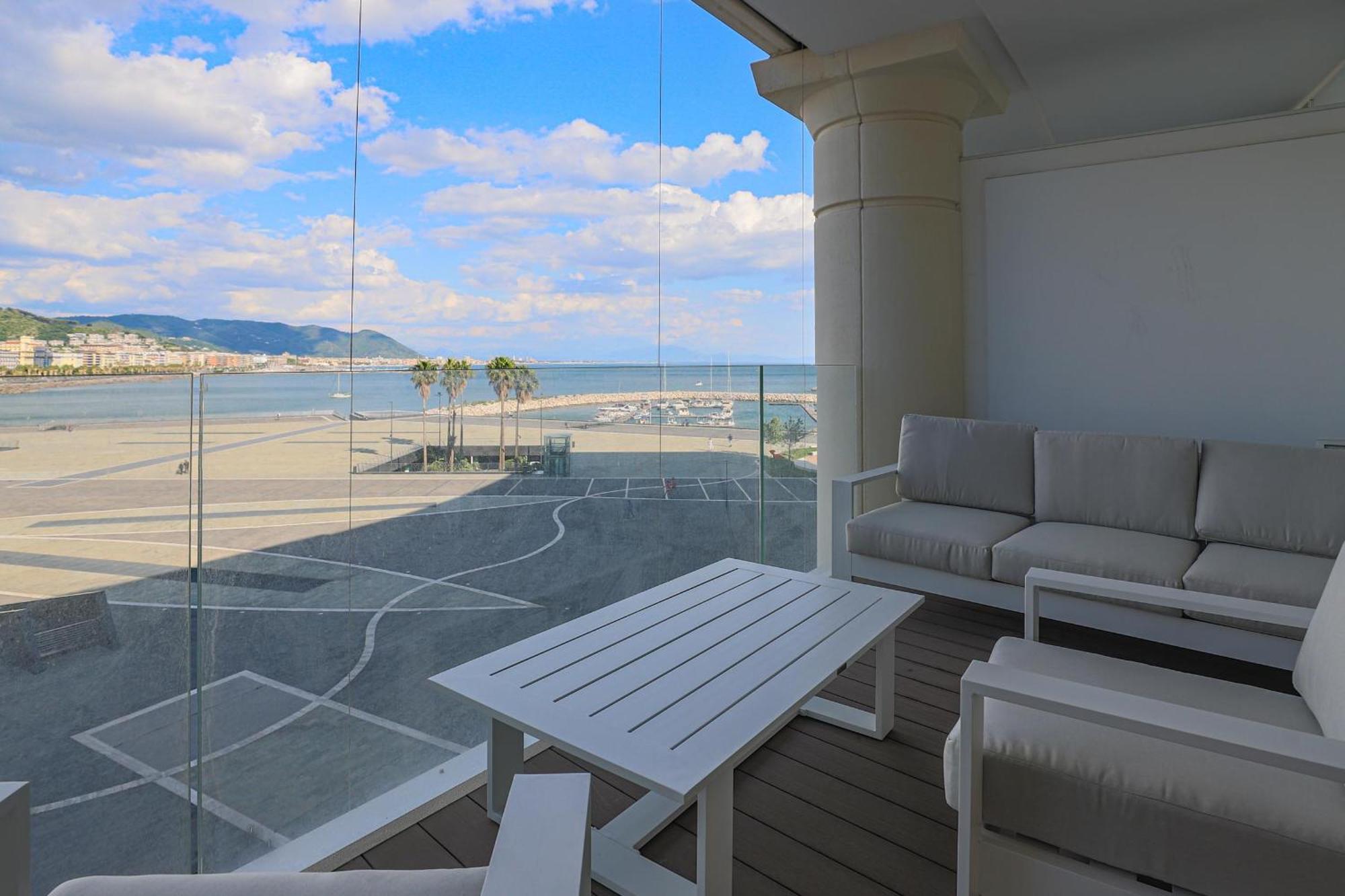 Amami Al Crescent Apartment Salerno Bagian luar foto