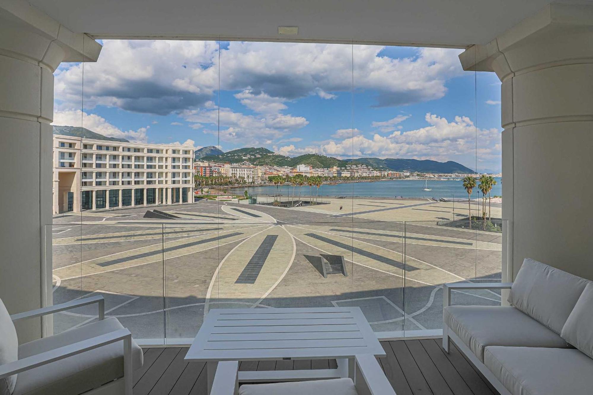 Amami Al Crescent Apartment Salerno Bagian luar foto